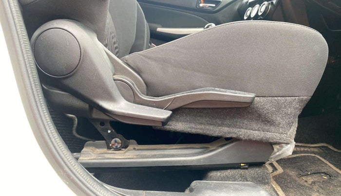 2022 Maruti Swift ZXI PLUS DUAL TONE, Petrol, Manual, 33,695 km, Driver Side Adjustment Panel