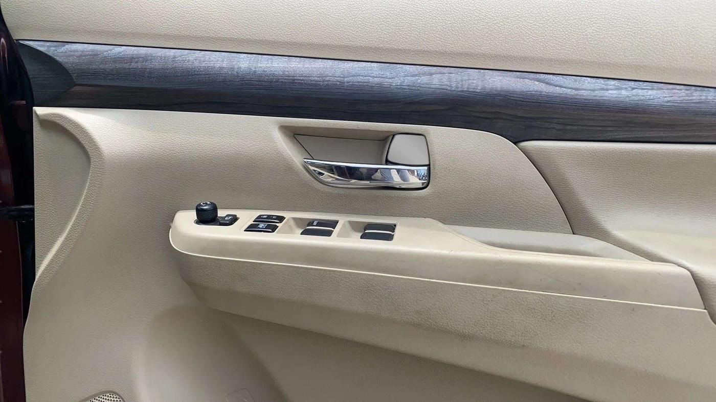 2022 Maruti Ertiga ZXI+ AT SHVS, Petrol, Automatic, 83,594 km, Driver Side Door Panels Control