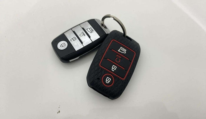 2021 KIA SONET HTK PLUS 1.0 IMT, Petrol, Manual, 19,159 km, Key Close Up