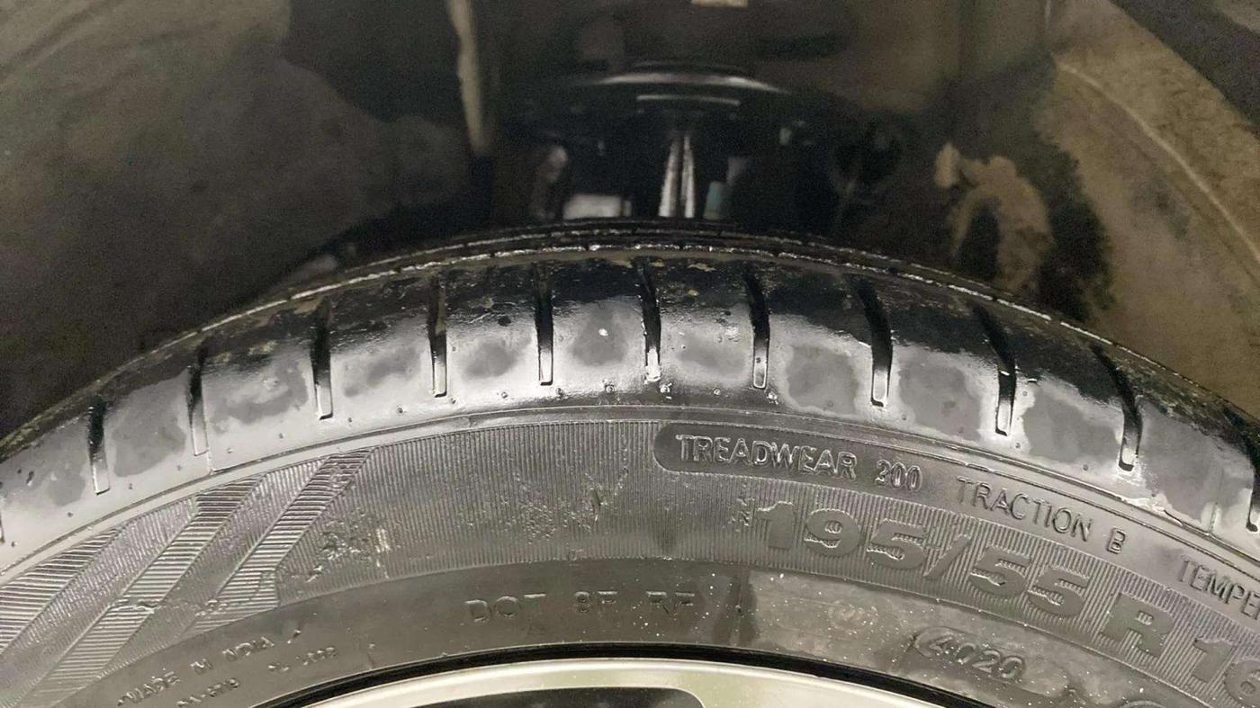 2020 Toyota Glanza V, Petrol, Manual, 43,016 km, Left Front Tyre Tread