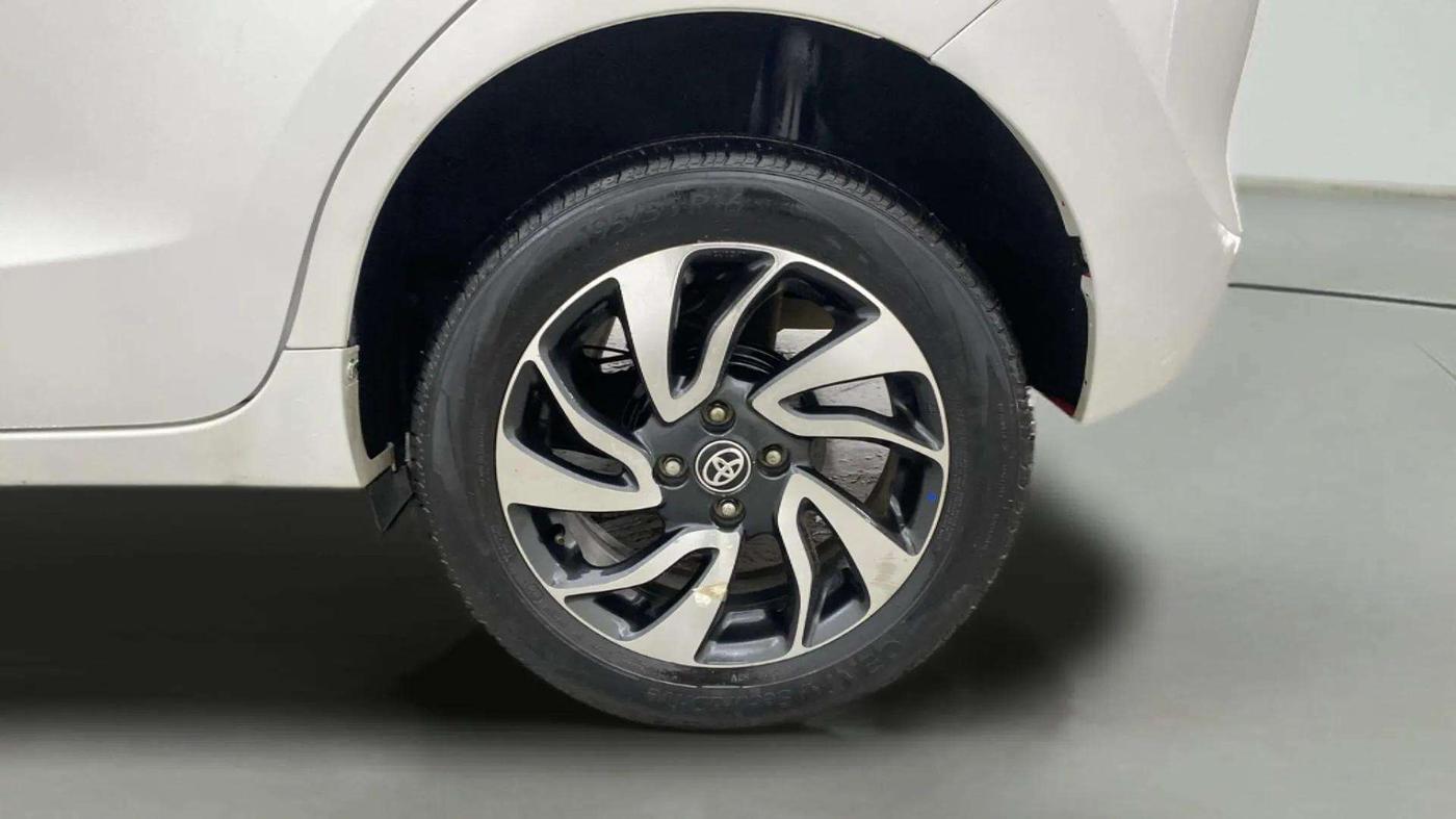 2020 Toyota Glanza V, Petrol, Manual, 43,016 km, Left Rear Wheel