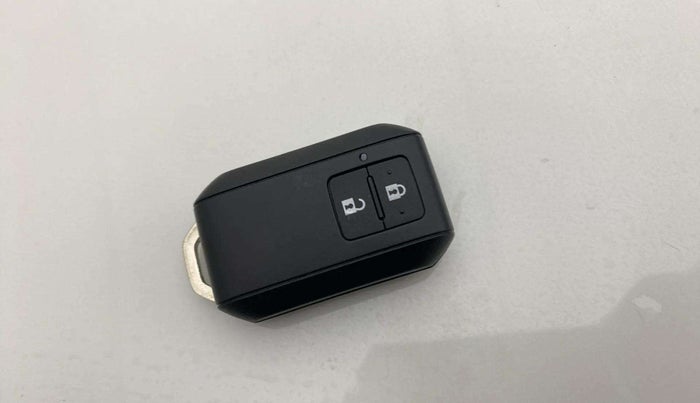 2020 Toyota Glanza V, Petrol, Manual, 42,878 km, Key Close Up