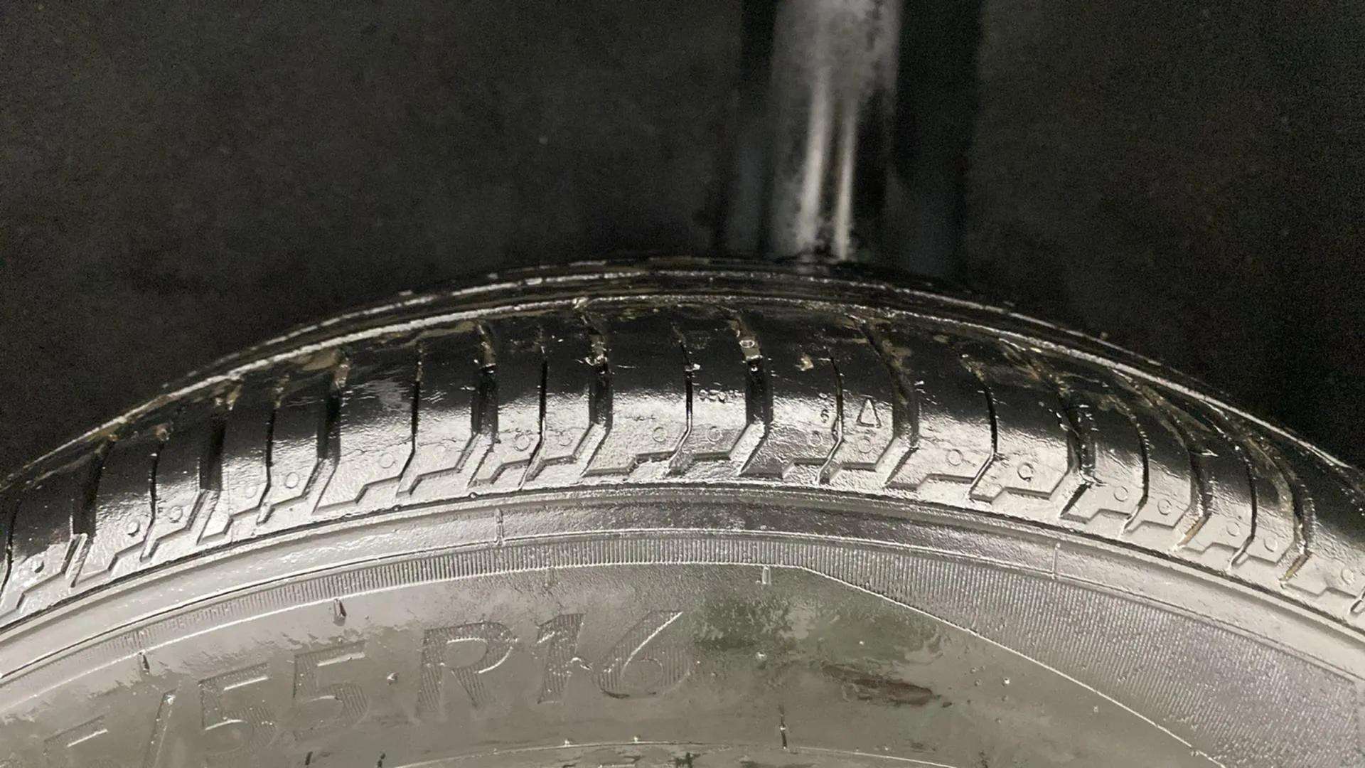 LHS-Rear-Tyre-Tread-21