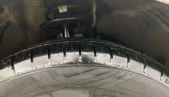 2020 Toyota Glanza V, Petrol, Manual, 42,878 km, Right Front Tyre Tread