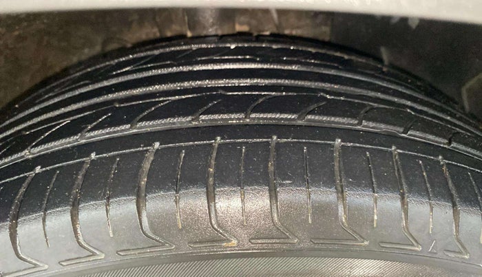2020 Hyundai VENUE SX PLUS 1.0 TURBO DCT, Petrol, Automatic, 82,873 km, Right Front Tyre Tread