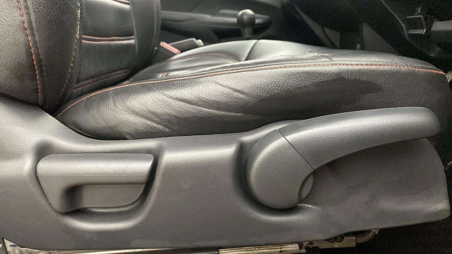 Driver-side-adjustment-panel-40
