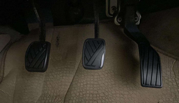 2015 Maruti Ciaz VXI, Petrol, Manual, 44,381 km, Pedals