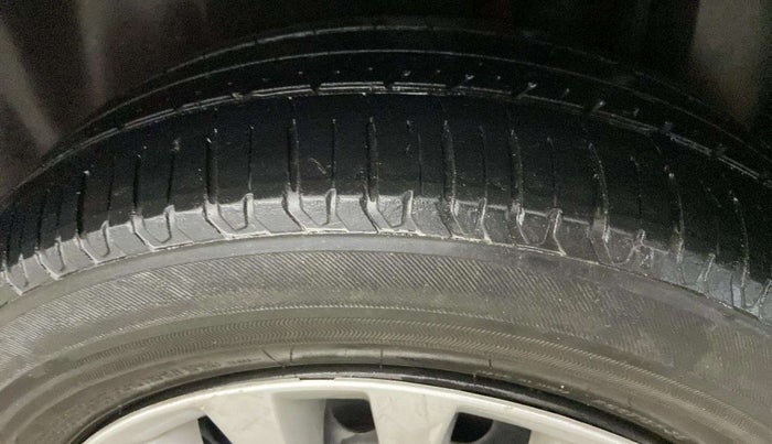 2015 Maruti Ciaz VXI, Petrol, Manual, 44,381 km, Right Rear Tyre Tread