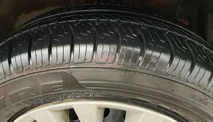 2015 Maruti Ciaz VXI, Petrol, Manual, 44,381 km, Right Front Tyre Tread