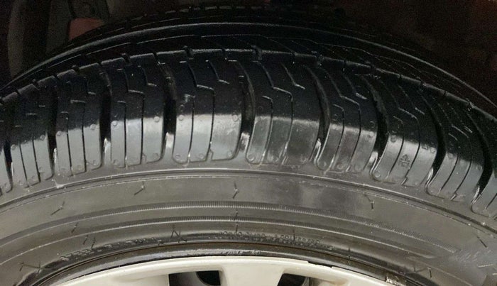 2015 Maruti Ciaz VXI, Petrol, Manual, 44,381 km, Left Rear Tyre Tread