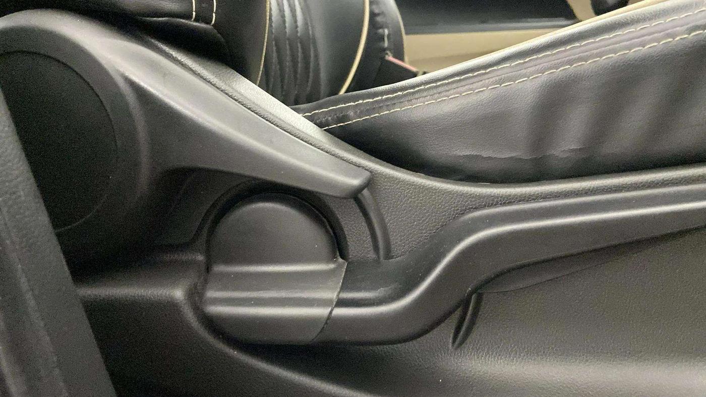 2018 Honda Amaze 1.2L I-VTEC S, Petrol, Manual, 40,824 km, Driver Side Adjustment Panel