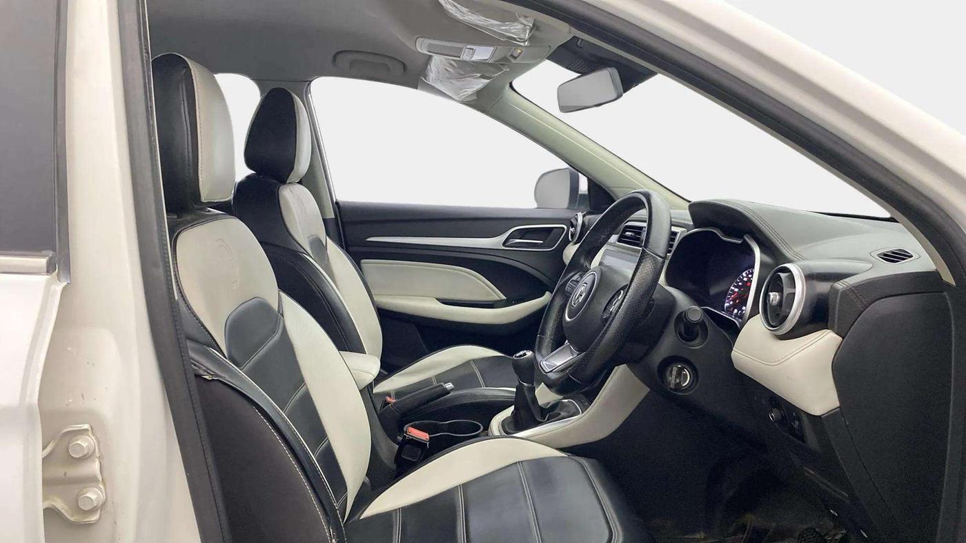 2023 MG ASTOR STYLE 1.5 MT, Petrol, Manual, 59,431 km, Right Side Front Door Cabin