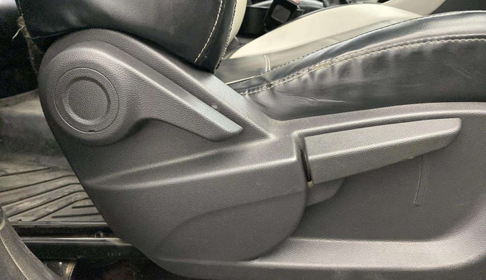 2023 MG ASTOR SMART 1.5 MT, Petrol, Manual, 59,431 km, Driver Side Adjustment Panel