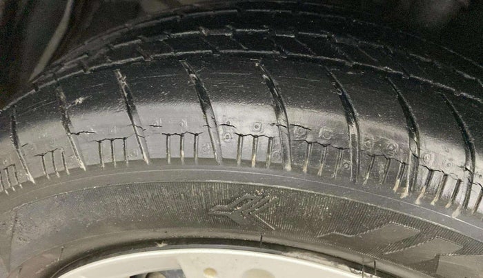 2015 Honda Brio S MT, Petrol, Manual, 14,386 km, Left Rear Tyre Tread