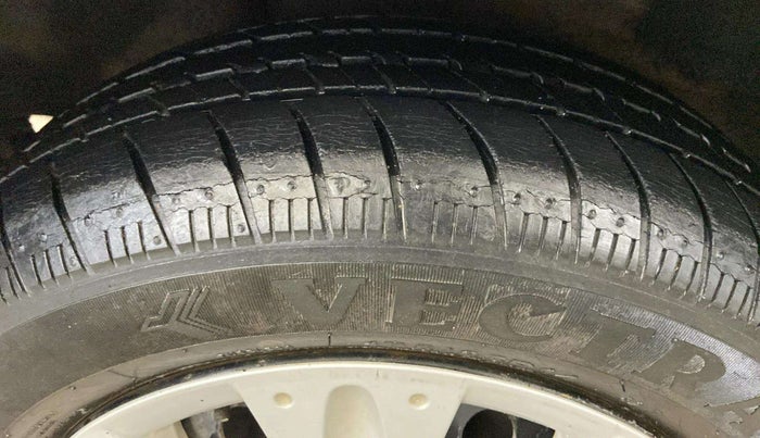 2015 Honda Brio S MT, Petrol, Manual, 14,386 km, Left Front Tyre Tread