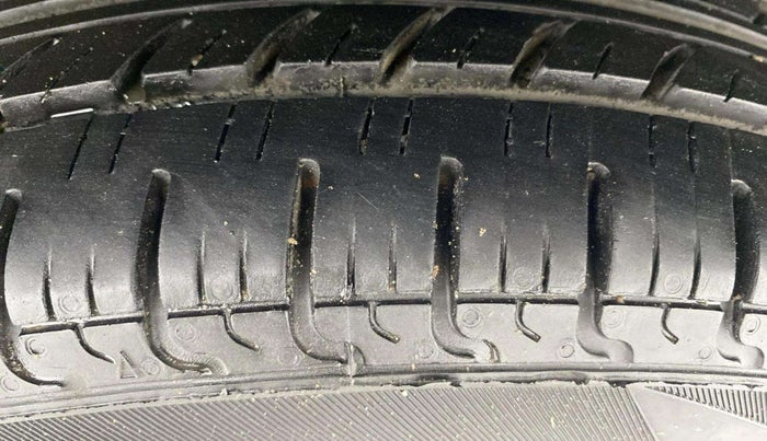 2022 Hyundai NEW SANTRO SPORTZ EXECUTIVE MT CNG, CNG, Manual, 73,934 km, Left Rear Tyre Tread