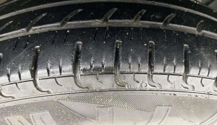 2022 Hyundai NEW SANTRO SPORTZ EXECUTIVE MT CNG, CNG, Manual, 73,934 km, Right Front Tyre Tread
