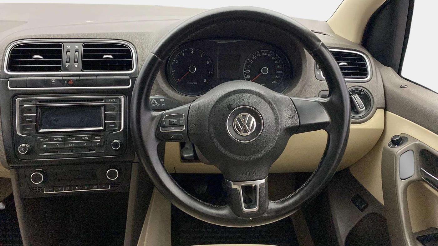 2013 Volkswagen Vento HIGHLINE 1.6 MPI, Petrol, Manual, 84,201 km, Steering Wheel Close Up