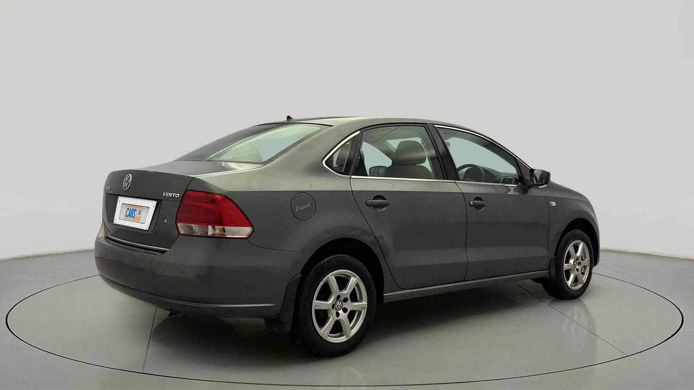 2013 Volkswagen Vento HIGHLINE 1.6 MPI, Petrol, Manual, 84,201 km, Right Back Diagonal
