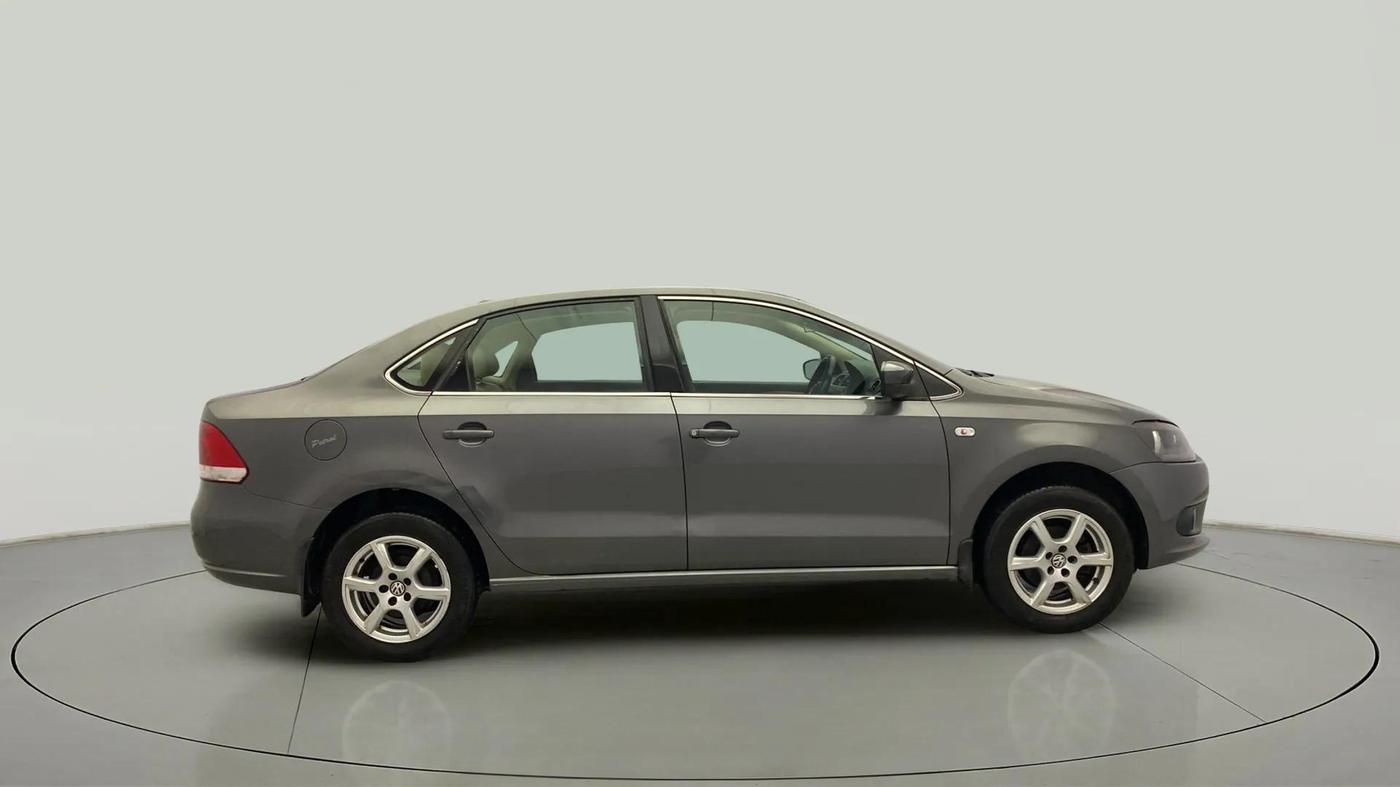 2013 Volkswagen Vento HIGHLINE 1.6 MPI, Petrol, Manual, 84,201 km, Right Side View