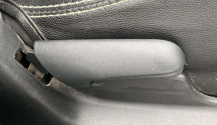 2020 Maruti S Cross DELTA 1.5, Petrol, Manual, 38,169 km, Driver Side Adjustment Panel