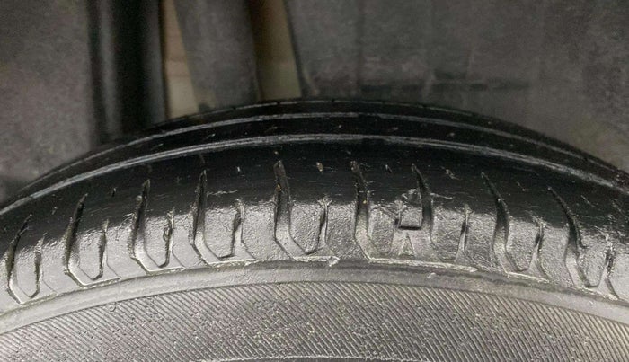 2018 Maruti Dzire VXI, Petrol, Manual, 60,468 km, Right Rear Tyre Tread
