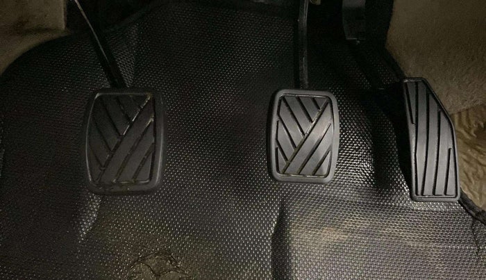2018 Maruti Dzire VXI, Petrol, Manual, 60,468 km, Pedals