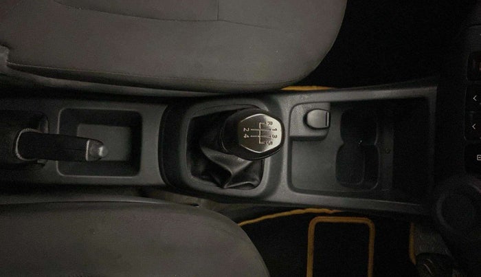 2016 Renault Kwid RXT 0.8 (O), Petrol, Manual, 51,963 km, Gear Lever