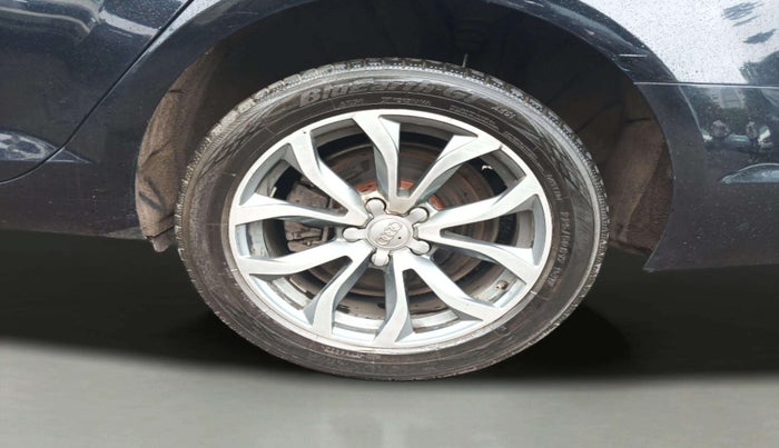2017 Audi A4 35 TDI Technology, Diesel, Automatic, 77,793 km, Left Rear Wheel