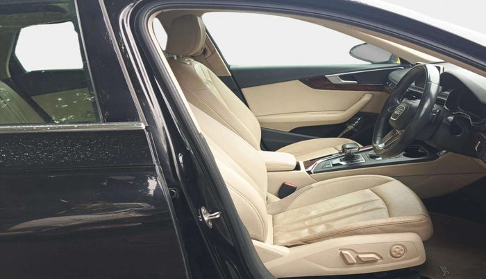 2017 Audi A4 35 TDI Technology, Diesel, Automatic, 77,793 km, Right Side Front Door Cabin