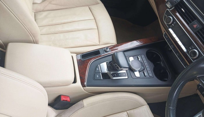 2017 Audi A4 35 TDI Technology, Diesel, Automatic, 77,793 km, Gear Lever
