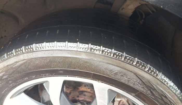 2017 Audi A4 35 TDI Technology, Diesel, Automatic, 77,793 km, Left Front Tyre Tread