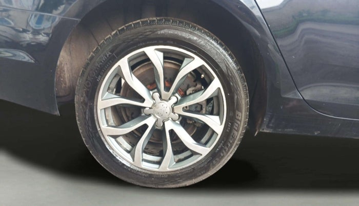 2017 Audi A4 35 TDI Technology, Diesel, Automatic, 77,793 km, Right Rear Wheel