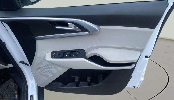 2022 KIA CARENS PRESTIGE PLUS 1.4 PETROL 7 STR, Petrol, Manual, 19,199 km, Driver Side Door Panels Control