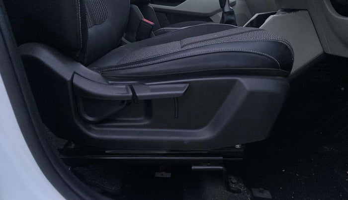2022 KIA CARENS PRESTIGE PLUS 1.4 PETROL 7 STR, Petrol, Manual, 19,199 km, Driver Side Adjustment Panel