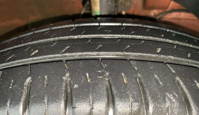 2018 Maruti Dzire VXI AMT, Petrol, Automatic, 23,411 km, Right Front Tyre Tread