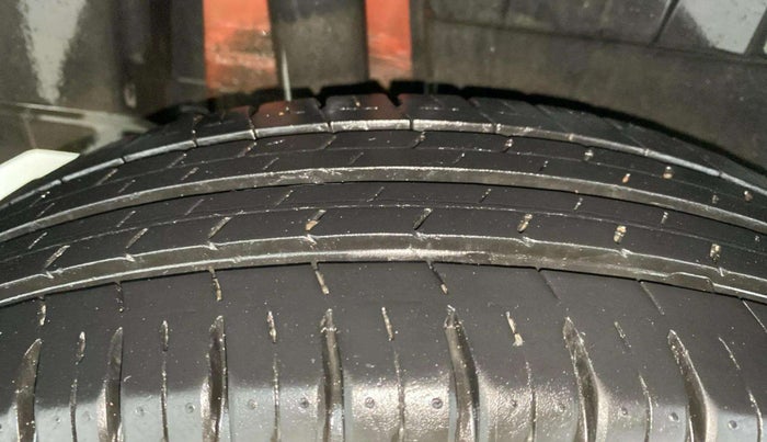 2018 Maruti Dzire VXI AMT, Petrol, Automatic, 23,411 km, Right Rear Tyre Tread