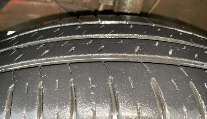 2018 Maruti Dzire VXI AMT, Petrol, Automatic, 23,411 km, Left Front Tyre Tread