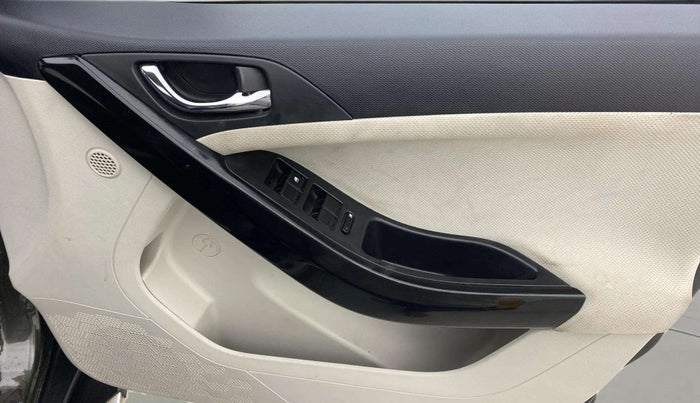 2020 Tata NEXON XZA PLUS (O) PETROL, Petrol, Automatic, 33,821 km, Driver Side Door Panels Control