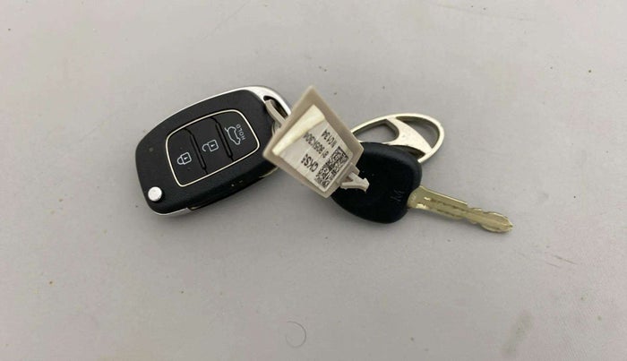 2022 Hyundai VENUE SX 1.0 TURBO IMT, Petrol, Manual, 48,698 km, Key Close Up