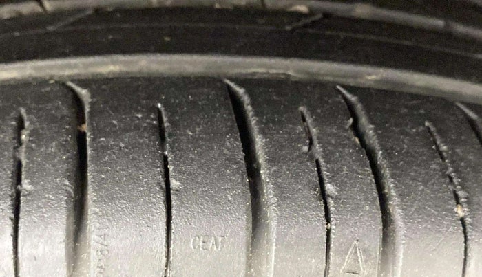 2023 Hyundai NEW I20 ASTA (O) 1.2 IVT, Petrol, Automatic, 21,619 km, Right Front Tyre Tread