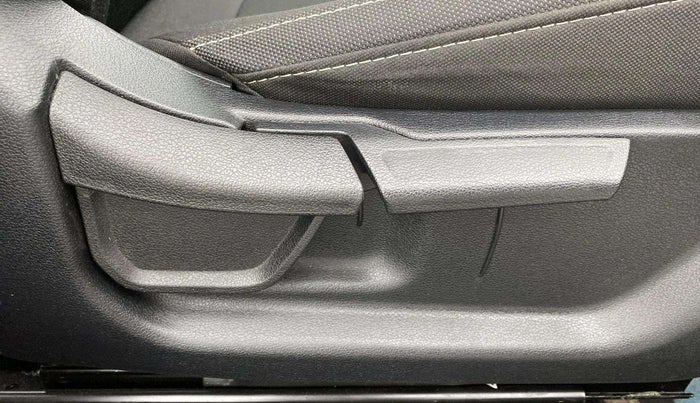 2023 Hyundai NEW I20 ASTA (O) 1.2 IVT, Petrol, Automatic, 21,619 km, Driver Side Adjustment Panel