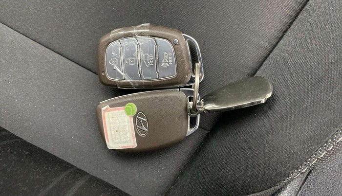 2023 Hyundai NEW I20 ASTA (O) 1.2 IVT, Petrol, Automatic, 21,619 km, Key Close Up