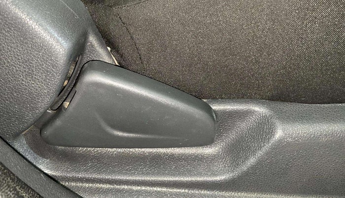 2017 Renault Kwid RXT 1.0, Petrol, Manual, 81,859 km, Driver Side Adjustment Panel