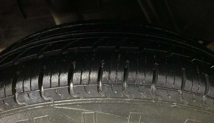 2017 Renault Kwid RXT 1.0, Petrol, Manual, 81,859 km, Right Rear Tyre Tread