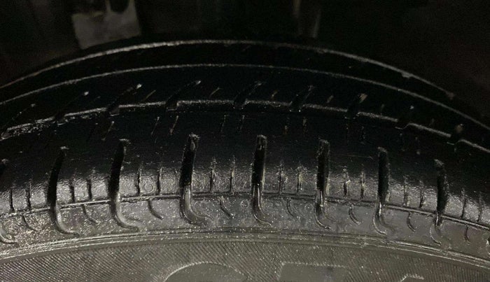 2017 Renault Kwid RXT 1.0, Petrol, Manual, 81,859 km, Left Front Tyre Tread