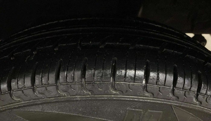 2017 Renault Kwid RXT 1.0, Petrol, Manual, 81,859 km, Left Rear Tyre Tread