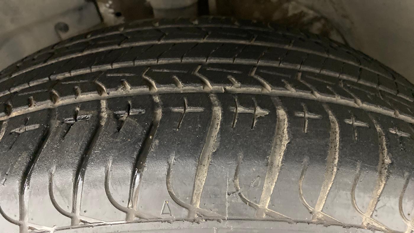2012 Mahindra XUV500 W8, Diesel, Manual, 94,903 km, Left Front Tyre Tread