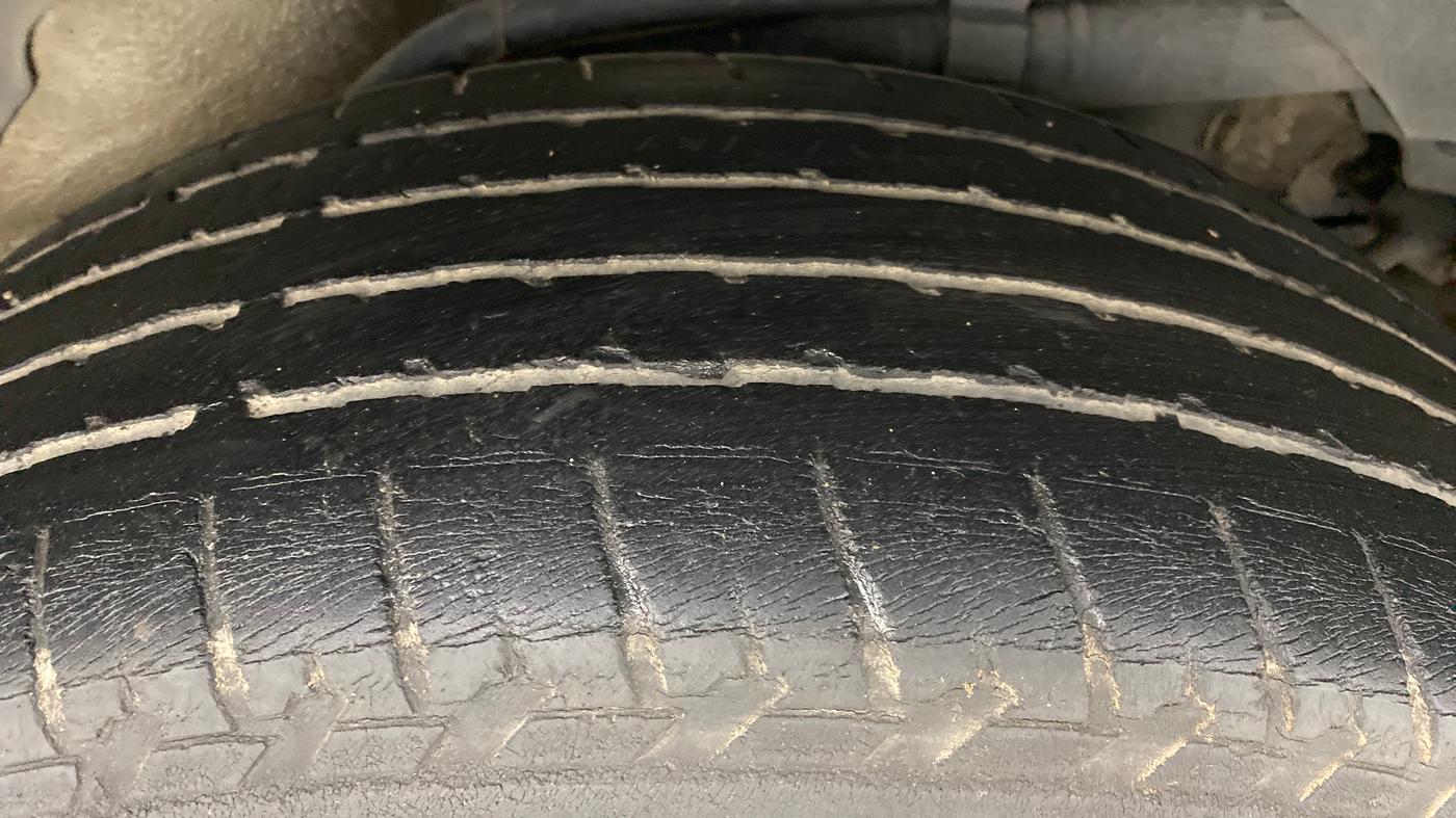 2012 Mahindra XUV500 W8, Diesel, Manual, 94,903 km, Left Rear Tyre Tread