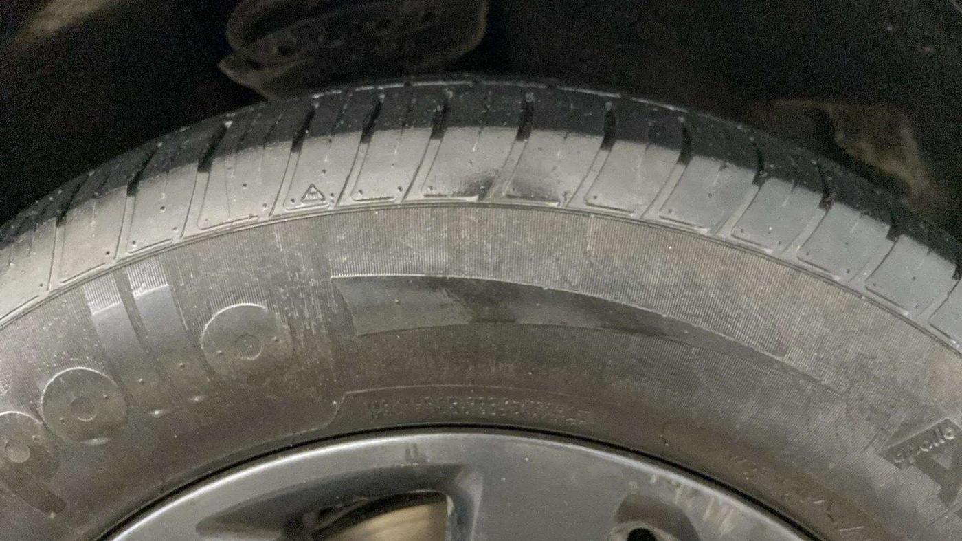 2021 Tata Harrier XZA PLUS 2.0L DARK EDITION, Diesel, Automatic, 43,383 km, Right Front Tyre Tread